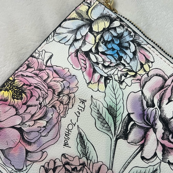 EUC Betsey Johnson Wristlet - Picture 3 of 6